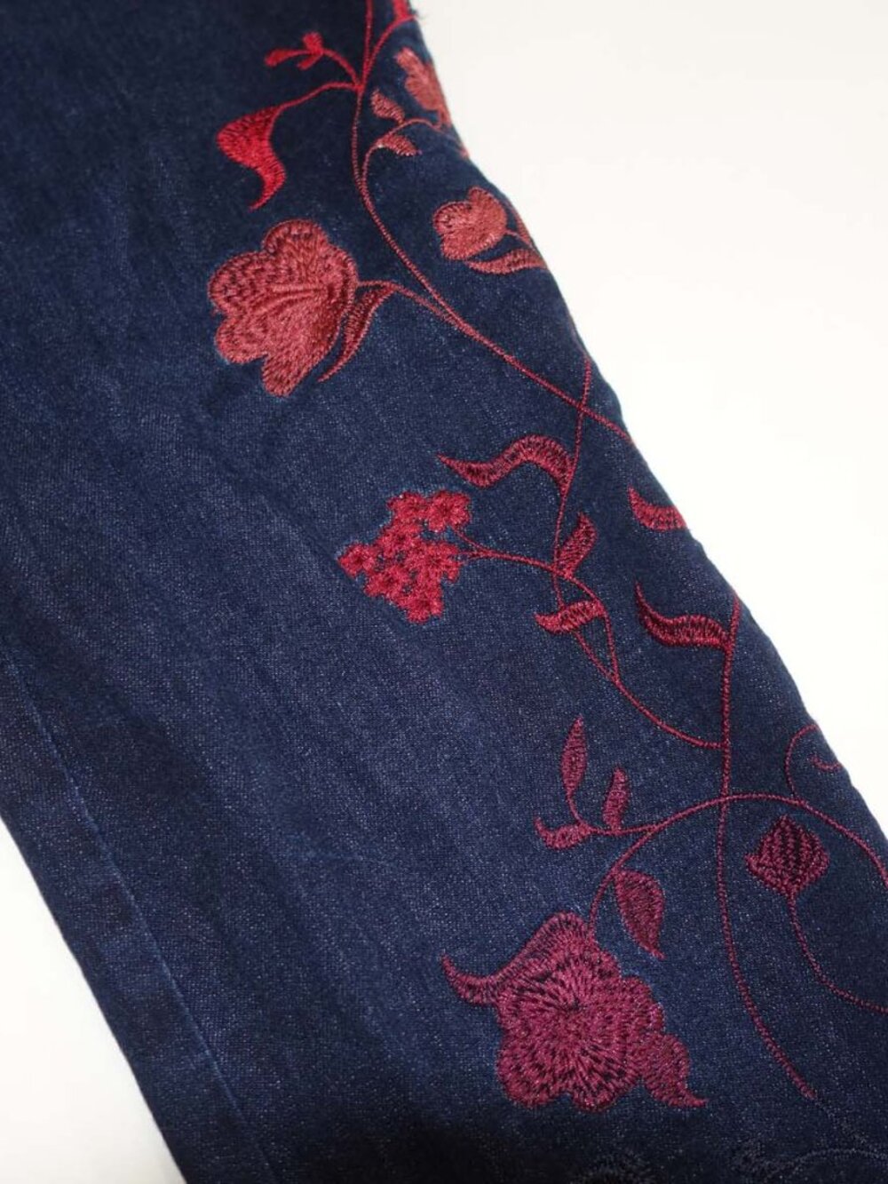 Chico's Women's Girlfriend Slim Leg Ankle Jeans Size 0.5 / 6 Perfefct Stretch - Picture 3 of 7